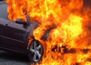 Accident fără precedent. A gonit pe Bulevard cu 185 km/h. Nu a oprit la semnalul polițiștilor. Mașina a luat foc iar pasagerii au murit carbonizați!