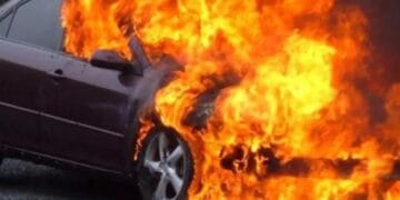 Accident fără precedent. A gonit pe Bulevard cu 185 km/h. Nu a oprit la semnalul polițiștilor. Mașina a luat foc iar pasagerii au murit carbonizați!