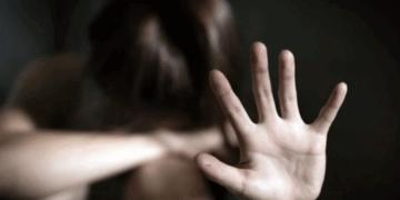 Fete și băieți exploatați sexual pe raza țării și în Marea Britanie. Rețeaua de proxeneți a fost destructurată! VIDEO