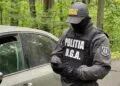 Un bărbat a vrut să scape de o sancțiune și a oferit o suma de bani. Agentul a sesizat ofițerii DGA
