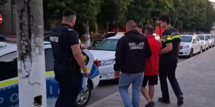 Un bărbat a fost lovit cu sălbăticie în stradă, de doi indivizi după ce a făcut o postare pe rețelele sociale. Revoltele violente sunt foarte dese, la drumul mare!