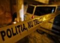 Tragedie înfricoșătoare. Cadavrul unei tinere a fost găsit în grădina unui bloc. Polițiștii sunt în alertă