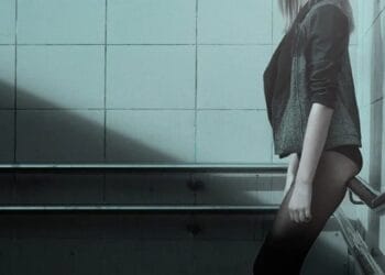 La 16 ani a fost obligată să se prostitueze. Aceasta a fost recrutată de un individ de 17 ani. Acesta nu lucra singur, avea un amic de 33 de ani