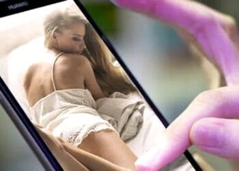 Mii de femei au ajuns fără voia lor, pe un site pornografic! Poliția Română a intrat pe fir!