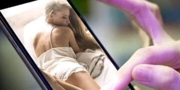 Mii de femei au ajuns fără voia lor, pe un site pornografic! Poliția Română a intrat pe fir!