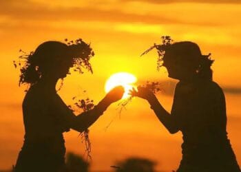 Patru zodii au parte de schimbări pozitive, la solstițiul de vară! Urmează o perioadă de respiro, transformare și bucurii reale