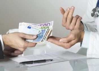 Medici militari acuzați că primeau șpăgi! Procurorii DNA au descins la domiciliile neurochirurgilor!