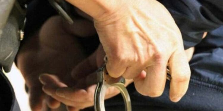 Un bărbat a vrut să fure din casele a două femei. A mușcat-o pe una dintre ele pentru a scăpa! Respectivul a fost prins și reținut!