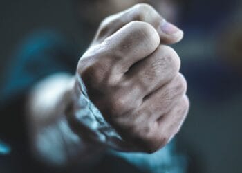 Tâlhărie în plină zi! Victima, un bărbat! A fost deposedat de mai multe bunuri!