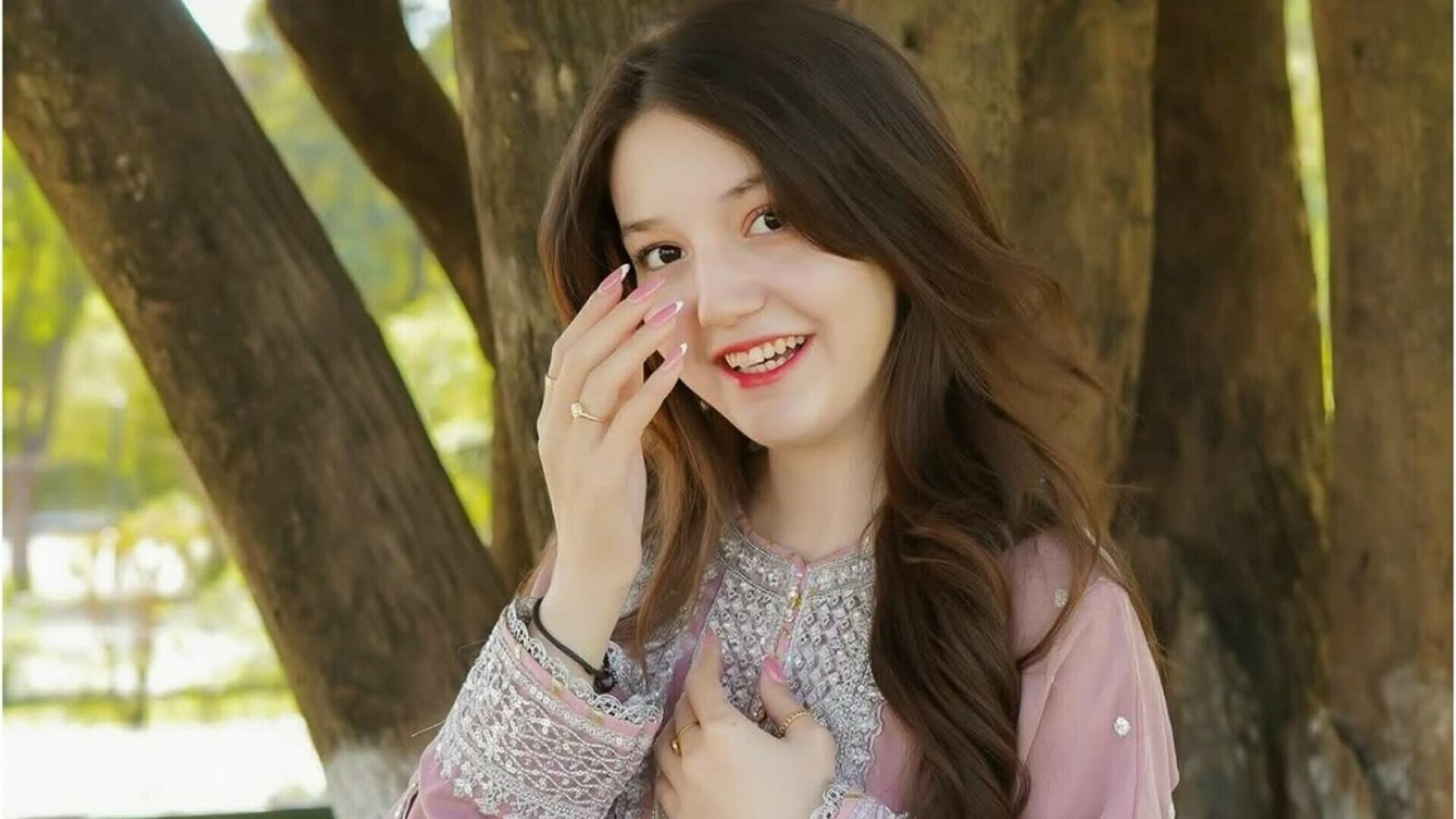 O tânără de 17 ani a fost omorâtă în locuința ei. Ucigașul a dorit să se întâlnească cu victima, dar a fost refuzat!