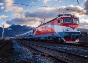 Cât costă un bilet la trenul care te duce la Mare, la Soare. Călătoria e super scurtă de la București-Constanța