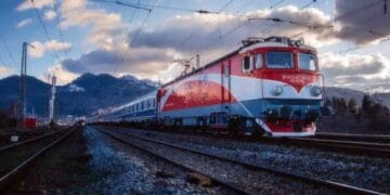 Cât costă un bilet la trenul care te duce la Mare, la Soare. Călătoria e super scurtă de la București-Constanța