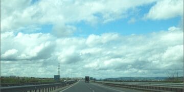 A oprit autotrenul pe A1 și a blocat sensul de mers! Șoferul protestează! Autoritățile încearcă să elibereze autostrada!