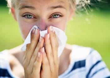 Alergiile la polen afectează tot mai multe persoane, indiferent de vârstă! Cum se dezvoltă alergiile și când apar. Polenul este stimulentul principal!