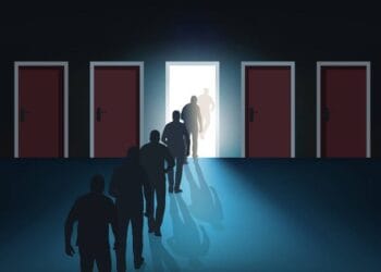 Prim-ministrul Bolojan taie ”în carne vie”. Reguli dure pentru administrațiile locale, dar și pentru polițiștii locali! Se iau măsuri și la Consiliile Județene! Mulți salariați vor dispărea!