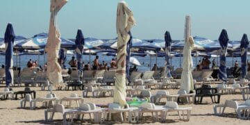 Piedone a ”plecat” pe litoral. Nu în concediu, în control! Deja inspectorii au descoperit nereguli grave, atât la magazine, cât și la unitățile hoteliere!