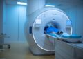 Un bărbat a murit în timp ce efectua un RMN. Autoritățile au deschis o anchetă menită să stabilească cine se face vinovat de deces! 