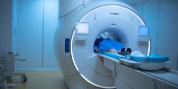Un bărbat a murit în timp ce efectua un RMN. Autoritățile au deschis o anchetă menită să stabilească cine se face vinovat de deces! 