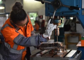 Pentru o carieră de succes, au început înscrierile la o școală tehnică, ce are programe gratuite pentru cei interesați!