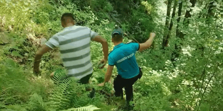 A furat un telefon de la un copil, apoi a fost nevoit să sune la Poliție! Motivul e cel mai tare!