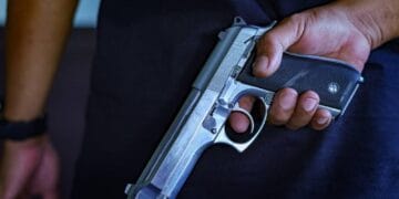 A tras cu arma printre blocuri! Martor la incident a fost un polițist! Incidentul destul de periculos a ajuns în atenția oamenilor legii!