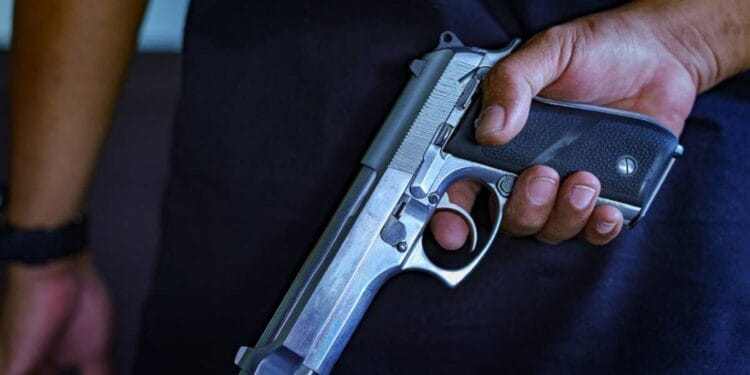 A tras cu arma printre blocuri! Martor la incident a fost un polițist! Incidentul destul de periculos a ajuns în atenția oamenilor legii!