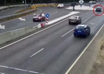 Accident grav într-un sens giratoriu. Un șofer a murit pe loc! Traficul a fost blocat mai mult timp