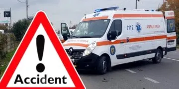 Opt persoane din care și câțiva minori au ajuns în spital în urma unui accident rutier grav, pe un drum foarte tranzitat. Circulația a fost blocată!