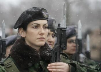 Măsură după summitul NATO! Serviciul militar OBLIGATORIU și la femei!