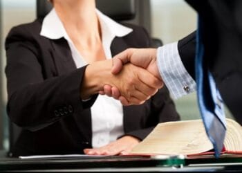 Avocată condamnată pentru trădarea încrederii unei cliente. Conform procurorilor, a urmărit denigrarea propriei cliente!