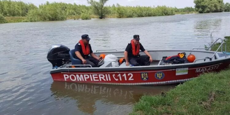 TRAGEDIE! Un băiat de 14 ani s-a înecat! A vrut să se răcorească și nu a mai ieșit la suprafață! A fost resuscitat zeci de minute!