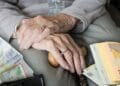 Șansele ca ajutorul pentru seniori să mai vină, în a doua tranșă, se micșorează de la o zi la alta
