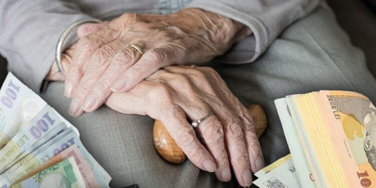Șansele ca ajutorul pentru seniori să mai vină, în a doua tranșă, se micșorează de la o zi la alta