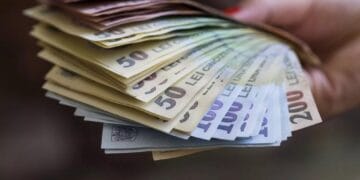 Guvernul va analiza toate cele peste 200 de sporuri care sunt acordate în prezent în sistemul bugetar. Sporul pentru condiții vătămătoare a fost tăiat