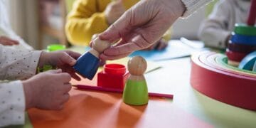 Sute de copii intoxicați cu un colorant toxic adăugat în mâncare! Micuții aveau niveluri alarmant de ridicate de plumb în sânge!