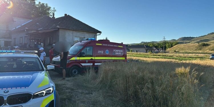 Copil de aproape 3 ani accidentat mortal. A fost pe marginea unei șosele și a fost spulberat de o mașină