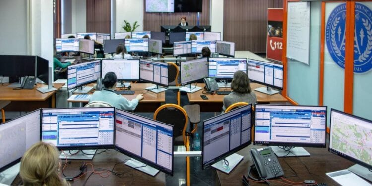 Aproape 60.000 de apeluri la 112, în perioada codului roșu! Duminică au fost cele mai multe apeluri! Ce probleme au avut oamenii!