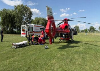 Pescuit cu final fatidic. Un bărbat se zbate între viață și moarte, după ce a dat cu undița într-un cablu de înaltă tensiune