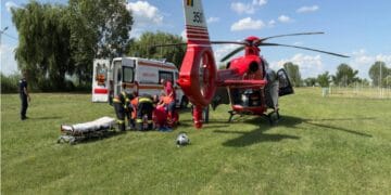 Pescuit cu final fatidic. Un bărbat se zbate între viață și moarte, după ce a dat cu undița într-un cablu de înaltă tensiune