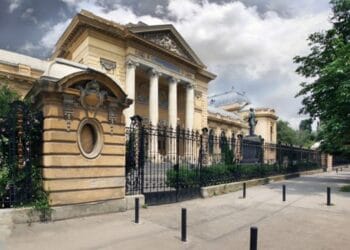 S-au terminat înscrierile la Universitatea de Medicină şi Farmacie „Carol Davila” din Bucureşti. Sunt 7 candidați pentru un loc!