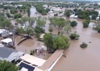 Inundații devastatoare. Cel puțin 27 de oameni au murit, dintre aceștia, 9 sunt copii! O tabără de vară a fost măturată de ape!