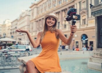 Jobul de vis, EXISTĂ. Două românce din mii de candidați au fost selectate, pentru un buget de 10.000 euro, să călătorească în jurul lumii