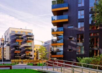 Locuințele se vând precum ”pâinea caldă”. Românii fac investiții importante în această perioadă!