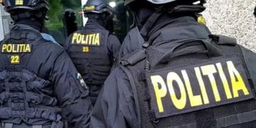 Tânăr reținut pentru trafic de droguri de mare risc! Polițiștii au ridicat de la domiciliul acestuia cantități importante de stupefiante!