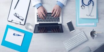 Trafic de medicamente cu medici și farmaciști. Bolnavi de cancer păcăliți să își vândă pastilele