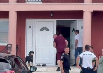 Ce mărturisire a făcut adolescentul care și-a înjunghiat mortal bunica! Victima îl crescuse pe agresor!