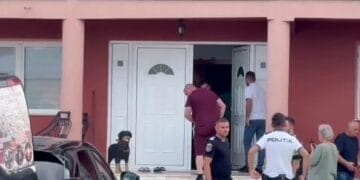 Ce mărturisire a făcut adolescentul care și-a înjunghiat mortal bunica! Victima îl crescuse pe agresor!