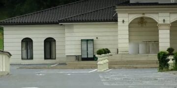 Bătuta românească! O nuntă nu se putea sfârși fără o bătaie ca în filme! Preotul s-a ales cu mâna ruptă!