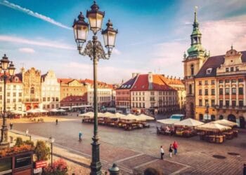 Orașele unde românii se pot muta rapid! Administrațiile locale fac eforturi susținute pentru a aduce oameni în zonă