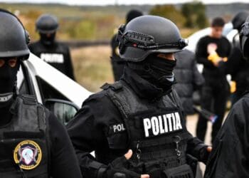 Percheziții domiciliare în peste 60 de locații! Anchetatorii au găsit puști și pistoale